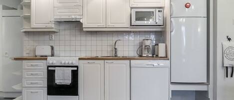 Fridge, microwave, dishwasher, highchair