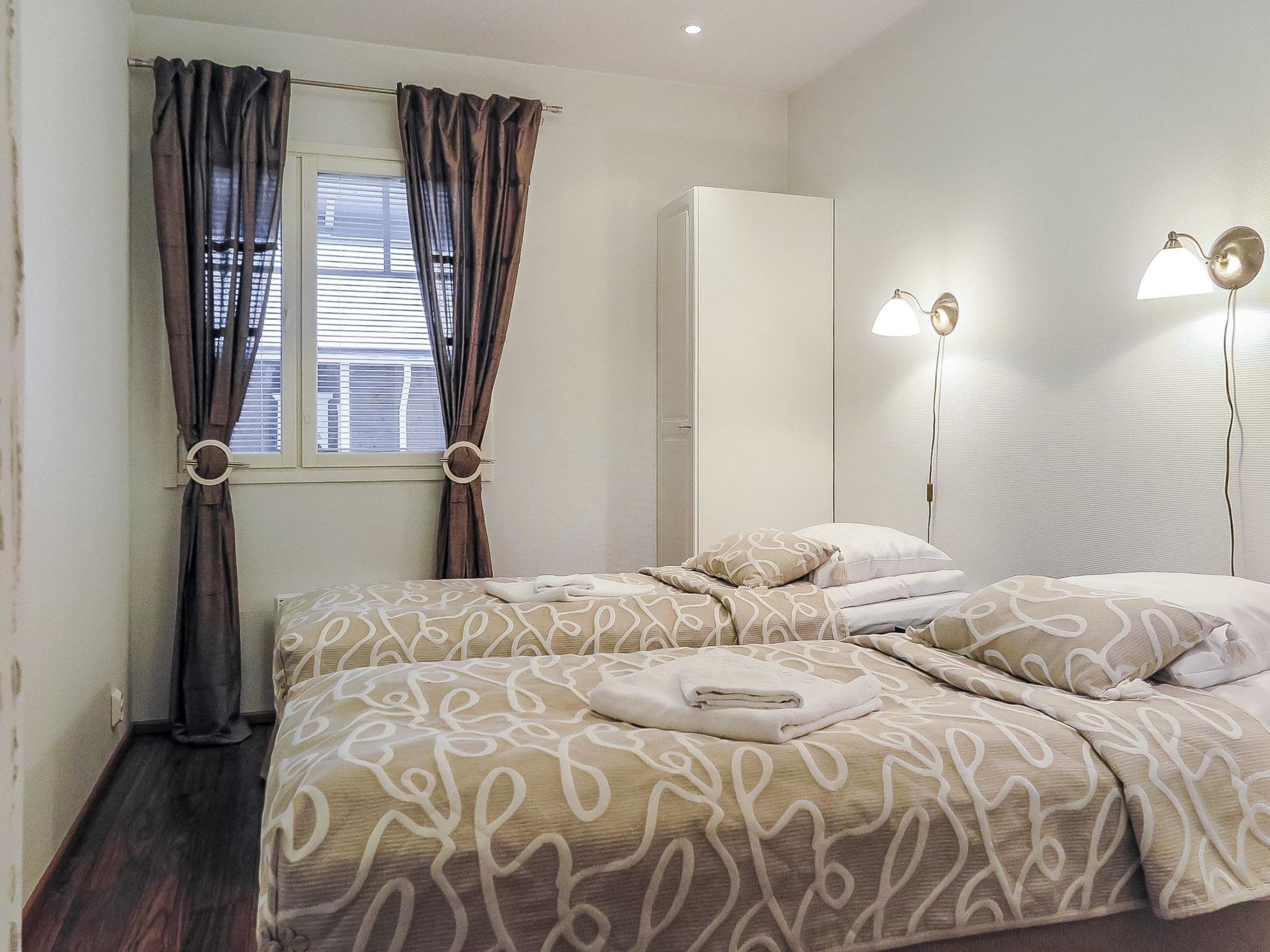 2 habitaciones y cuna de viaje 