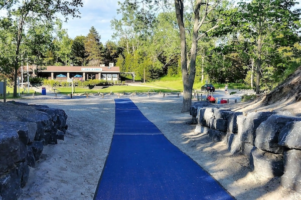 The entrance to the beach from the Sandbanks Cafe