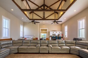 Smart TV, fireplace, video games, table tennis - The Sanctuary (Near Tecumseh) (Kingston)