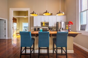 Fridge, microwave, oven, stovetop - The Sanctuary (Near Tecumseh) (Kingston)