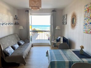 2 chambres, bureau, fer et planche à repasser, accès au Wi-Fi (inclus)
