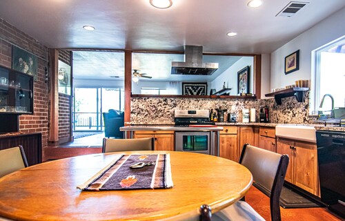 Alta Peak House~ Outdoor Pool; Private EV Outlet; Close to SNP entry