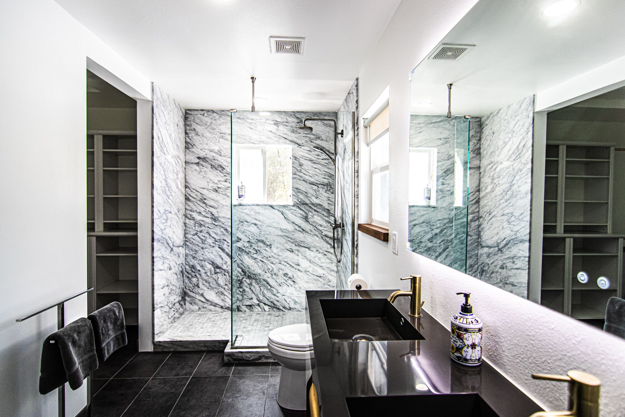 Combined shower/tub, hair dryer, towels, soap