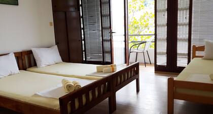 Dreibettzimmer mit Balkon