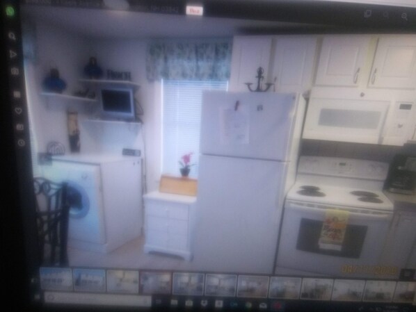 Fridge, microwave, oven, stovetop - Beautiful Light and Bright Beach Condo. (Hampton)