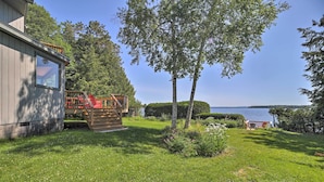 A modern house with a deck and a view of a lake. - Family Lakehouse w/ Deck + Beach on Lake Champlain (Plattsburgh)