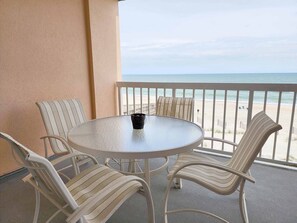 Outdoor dining - Warwick 305 -Spectacular Views, Direct Oceanfron (Pawleys Island)