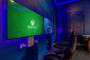 Unclassified image, 4 of 97, button - Reunion Fantasy | Games Room, Secret Playroom, English Pub Bar (Kissimmee)