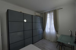 2 bedrooms, desk, iron/ironing board, travel crib