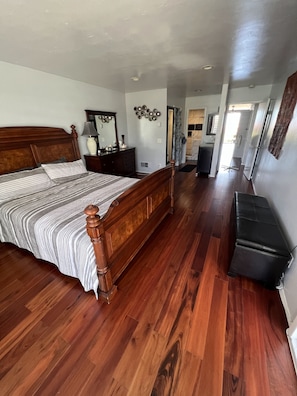 2 bedrooms, iron/ironing board, travel crib, free WiFi