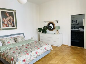2 bedrooms, desk, iron/ironing board, free WiFi