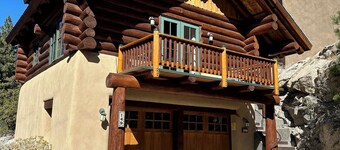 Romantic log cabin getaway with spectacular mountain views.
STR AP 18-005