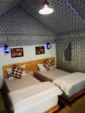 In-room safe, rollaway beds, free WiFi, bed sheets - Camp Dharamshala - Luxury with peace (Dharamshala)
