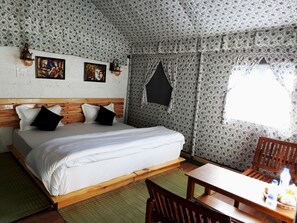 Luxury-Zelt | Zimmersafe, Zustellbetten, kostenloses WLAN, Bettwäsche