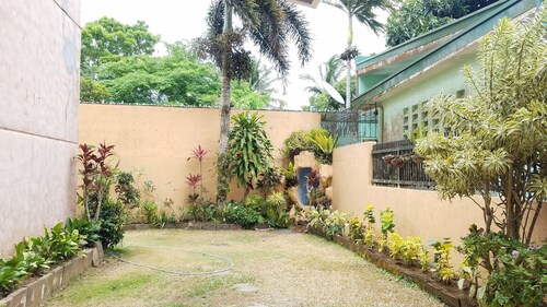 Mel's House Tagaytay - B&B - Marcus Room - Free Breakfast & WiFI