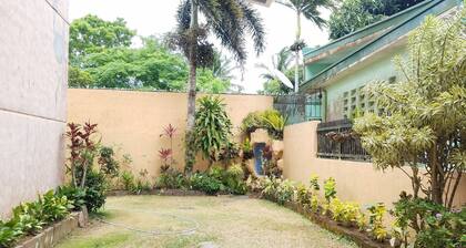 Mel's House Tagaytay - B&B - Marcus Room - Free Breakfast & WiFI