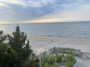 On the beach, sun loungers, beach towels - Stunning direct waterfront beach house! (Fairfield)