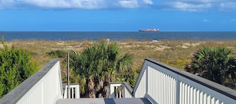 Hav foran byhus med spektakulære vistaer fra Atlanterhavet