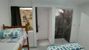 Iron/ironing board, free WiFi, bed sheets - Way Up Hostel (Florianópolis)
