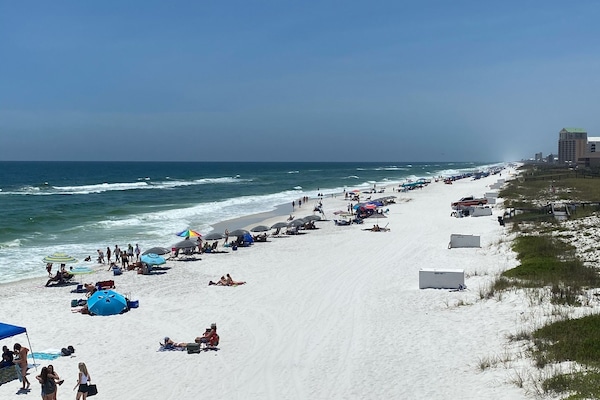 Beach nearby, sun loungers, beach towels