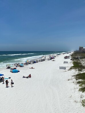 Beach nearby, sun loungers, beach towels