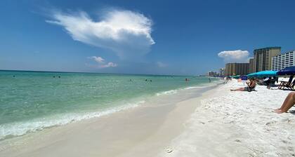 2 makuuhuonetta 2 queen beds w / oma kylpyhuone! Jaettu koti!