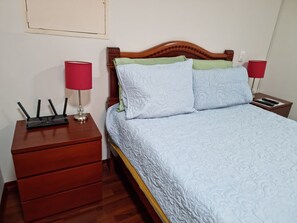 1 室のベッドルーム、アイロン / アイロン台、WiFi (無料)、ベッドシーツ