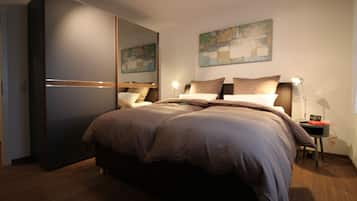 1 Schlafzimmer, hochwertige Bettwaren, Daunenbettdecken