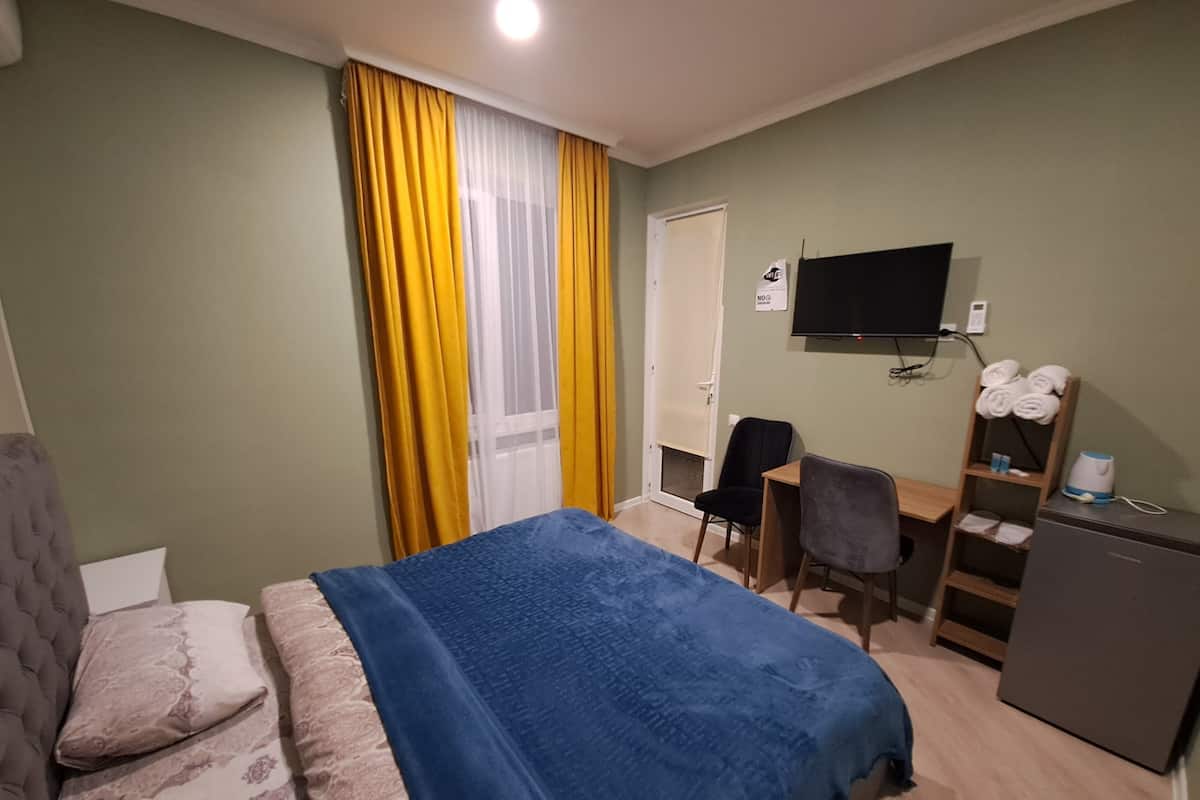 Soundproofing, WiFi (free), bed sheets