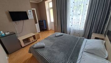 Classic Double Room | Soundproofing, free WiFi, bed sheets