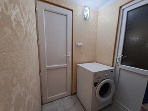 Economy Quadruple Room | Soundproofing, free WiFi, bed sheets