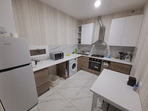 電冰箱、微波爐、爐台、咖啡機/沖茶器