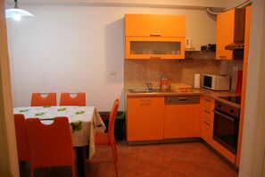 Refrigerador, microondas, horno y lavavajillas