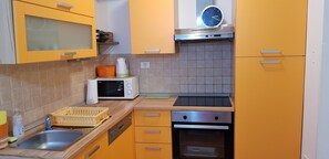 Refrigerador, microondas, horno y lavavajillas 