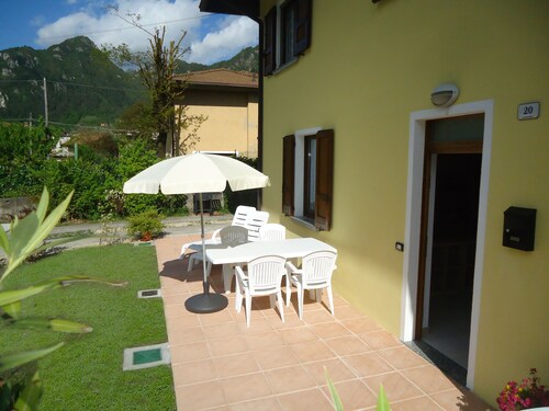 Ground floor apartment up to 6 pers., 3 bedrooms, terrace and garden, 300m to the lake