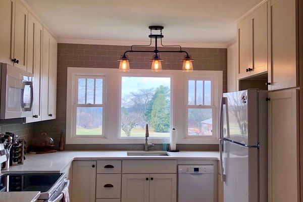 Kylskåp, mikrovågsugn, ugn och spishäll