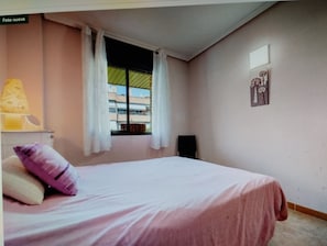 2 chambres, fer et planche Ă repasser, draps fournis