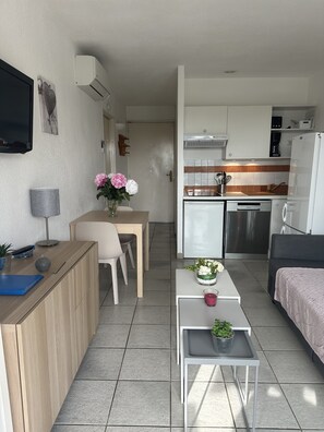 Interior - ST AYGULF APARTMENT 2 ROOMS IN GROUND GARDEN SEA VIEW (Saint-Aygulf)