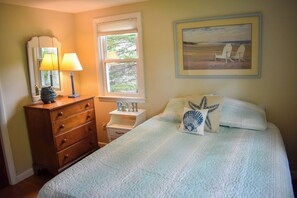 3 bedrooms, iron/ironing board, free WiFi - Three bedroom home with central air- Short drive to West Dennis Beaches (West Dennis)