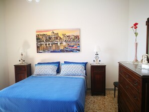 1 camera, ferro/asse da stiro, accesso a Internet