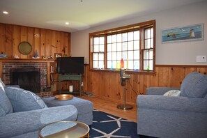 TV - Cozy three bedroom home with updated eat in kitchen (Dennis Port)