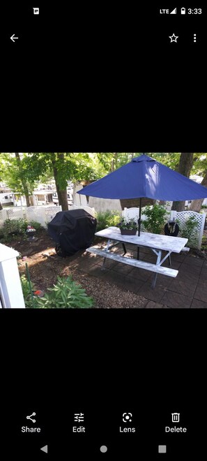 Outdoor dining - Come n enjoy camping in a fun filled activity planned site (Pierceton)