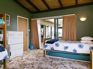 3 bedrooms, iron/ironing board, WiFi