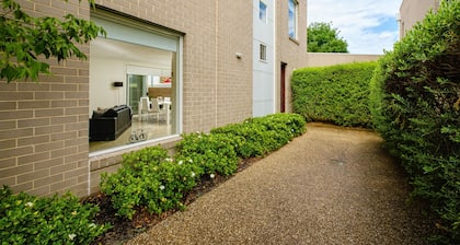 Splendour on Sackville- modern and stylish, pet friendly with double garage - Three bedroom townhouse with two queens, one double and a single