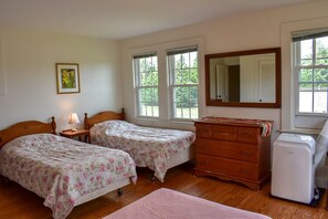 3 slaapkamers, een strijkplank/strijkijzer, gratis wifi