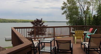 Hubbard Lake Waterfront Estate 4 Bedrooms / 4 Bathrooms - 4400 sq ft