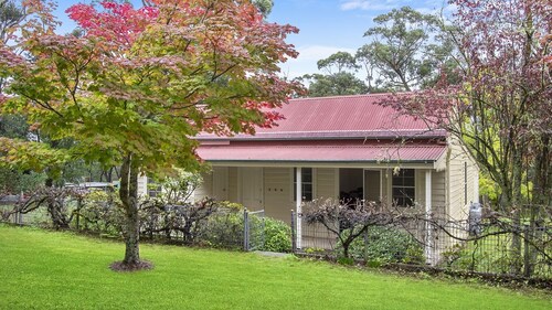 THE TEACHERS COTTAGE- SPECIALS ON NOW !