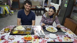 تناول الطعام
