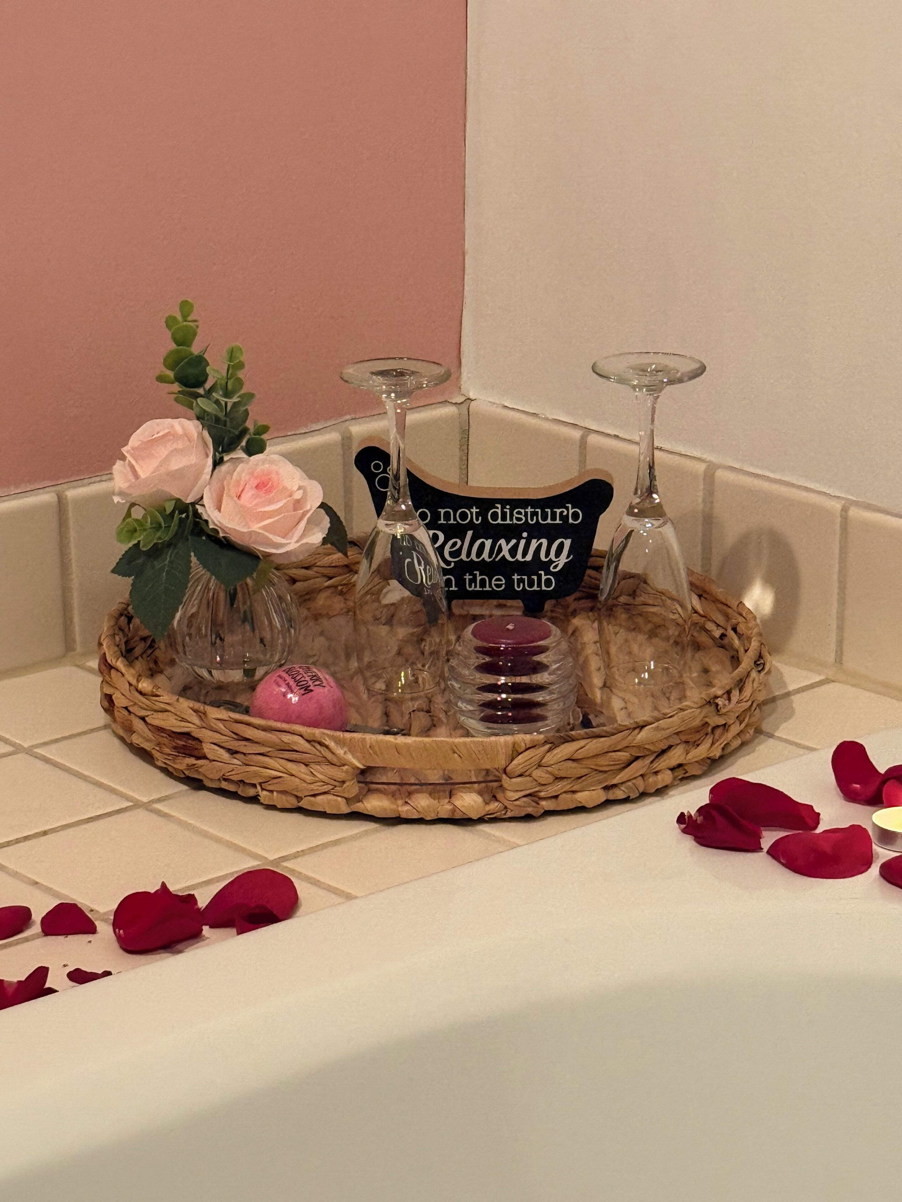 Douche, baignoire à jets, sèche-cheveux, serviettes fournies